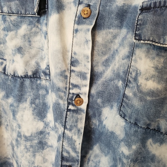 LOVE FIRE BLEACHED ROUND HEM JEAN TOP - Picture 6 of 8